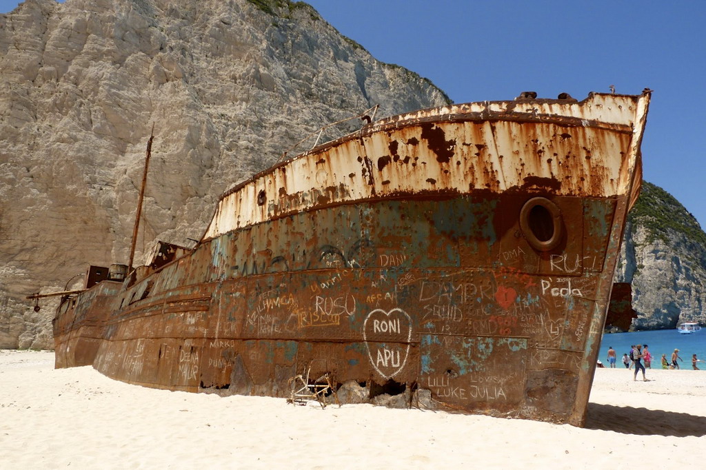 plaža navagio sa olupinom broda